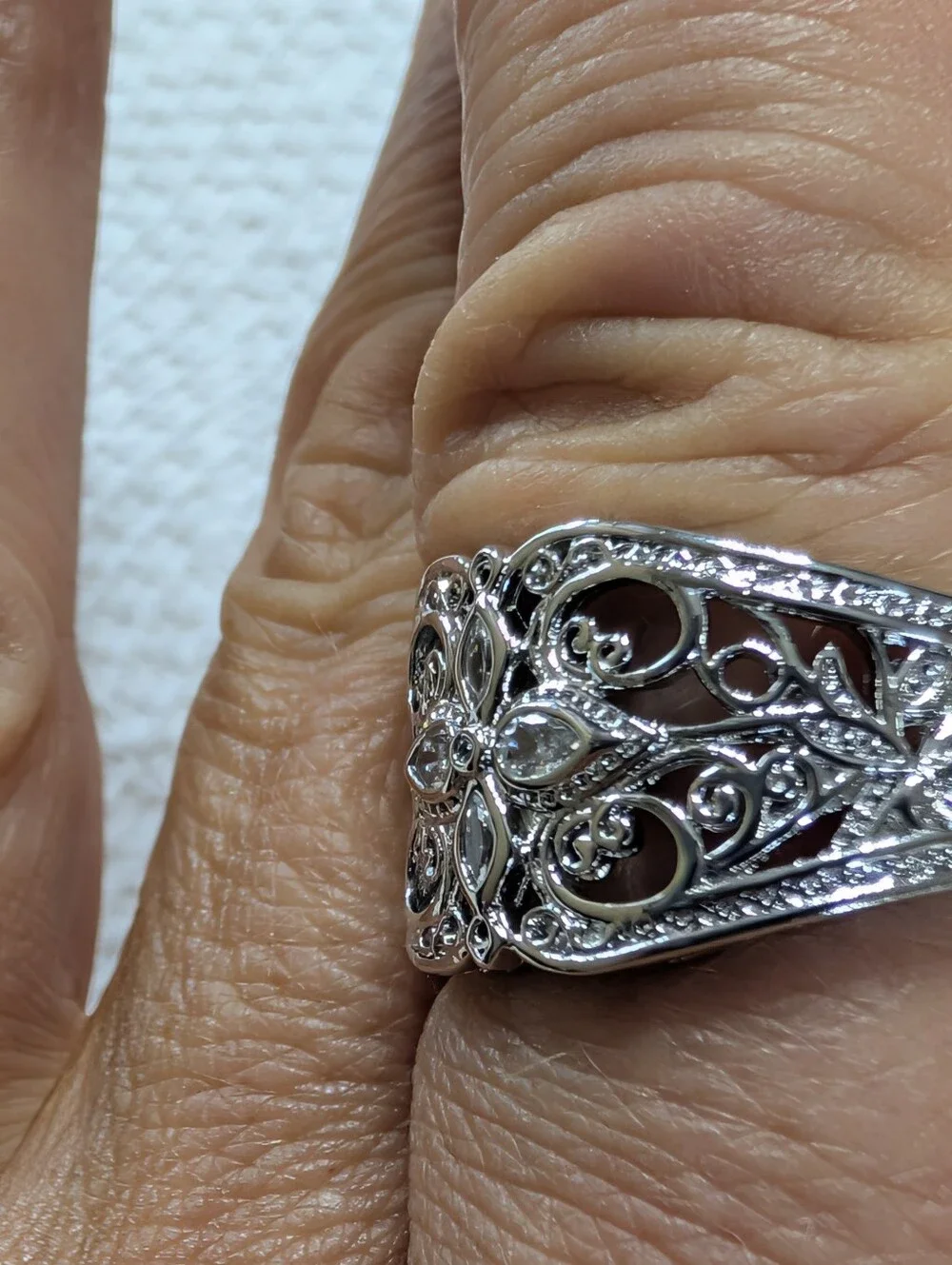 Size 8 Intricate Silver Dinner Ring Like New